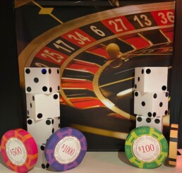 GROTE WITTE CASINO DECORATIE DOBBELSTENEN