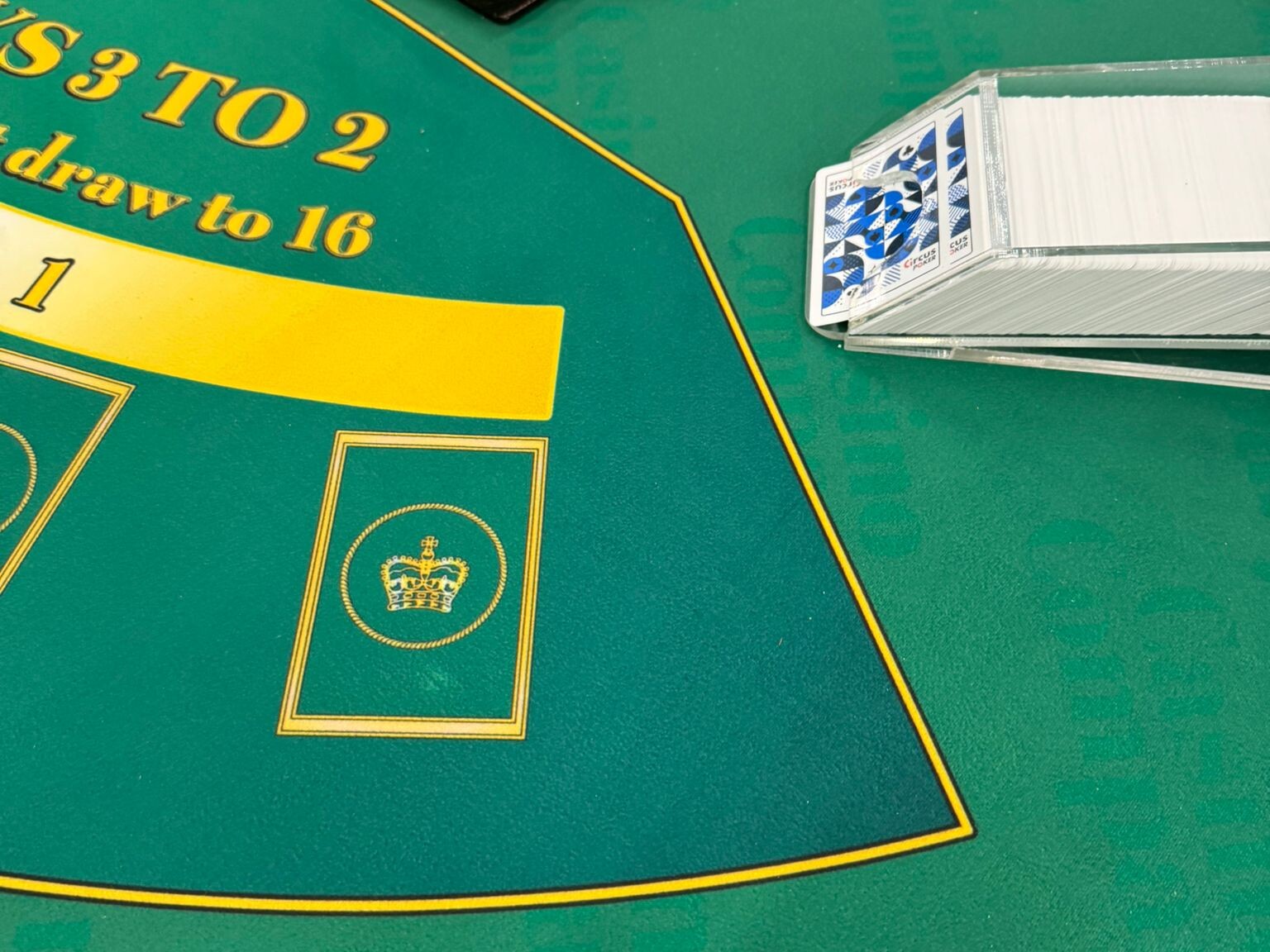 luxe groene blackjack tafel