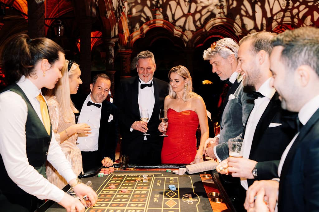Casino huren 25 Casino huren op locatie tijdens luxe bedrijfsfeest met professionele croupiers van Royal Casino Company