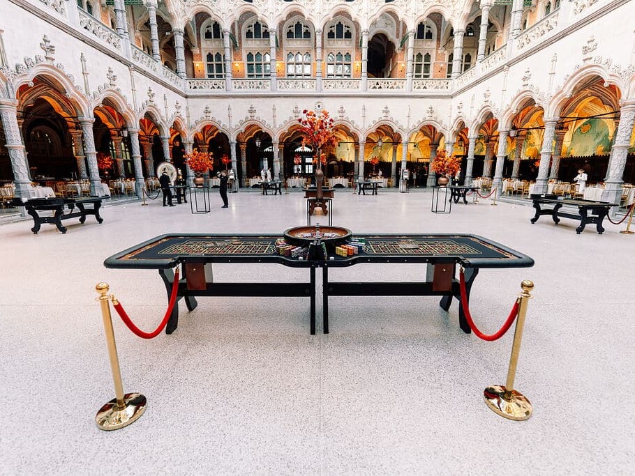Professionele casinotafels huren voor gala en event 4 Professionele casinotafels op luxe gala evenement